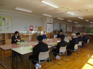 給食の様子２