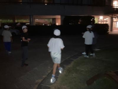 ナイトハントをする5年生