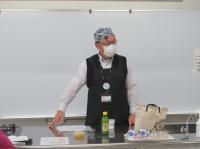 講師