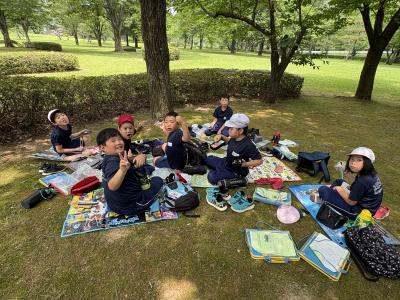 お弁当を食べる3年生