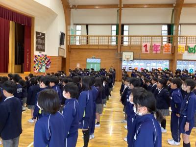 集まった全校生