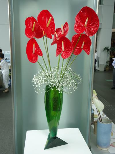 近大アート展ガラス花器作品